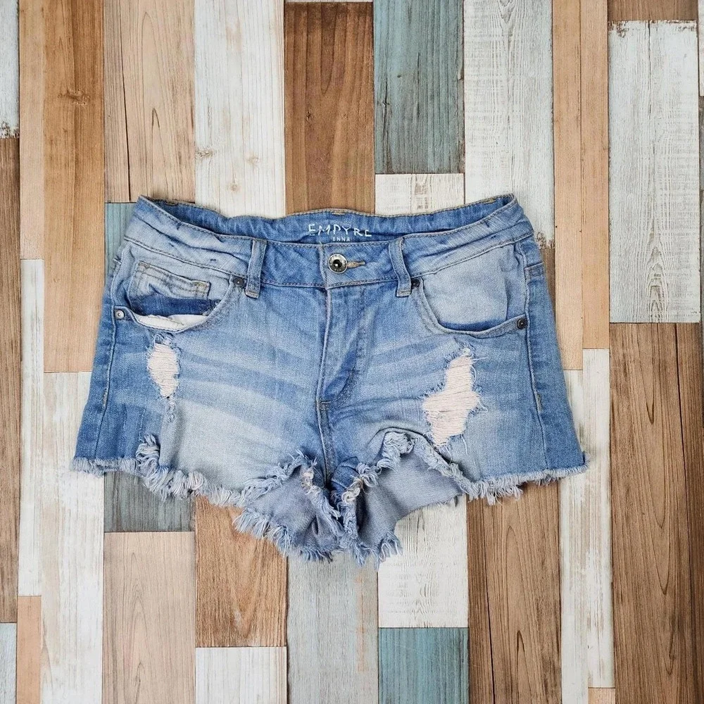 Empyre Enna Distressed Denim Shorts Light Wash Blue Frayed Raw Hem Womens 5